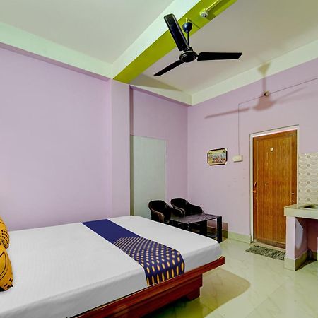 Hotel O Home Trimurti Guest House Guwahati Exteriör bild
